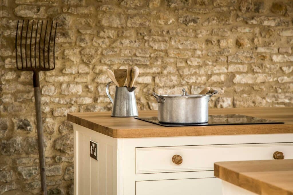 Traditional Country Kitchen with induction hob and large traditional island