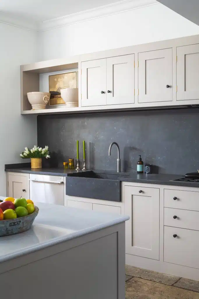 Grand Shaker Kitchen London - Integrated worktop and sink with Concretto Scuro