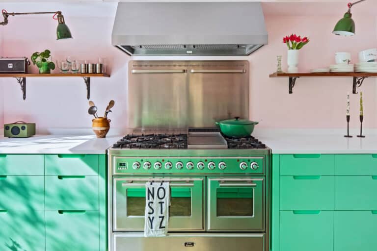 Granada Green Kitchen - ILVE Range cooker, pink walls and Westin cooker hood