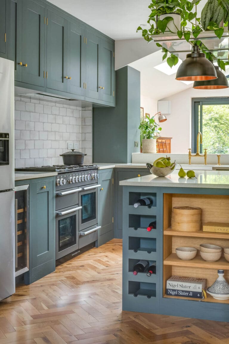 Dark Grey Shaker Kitchen London - Classic Shaker kitchen in contemporary kitchen renovation