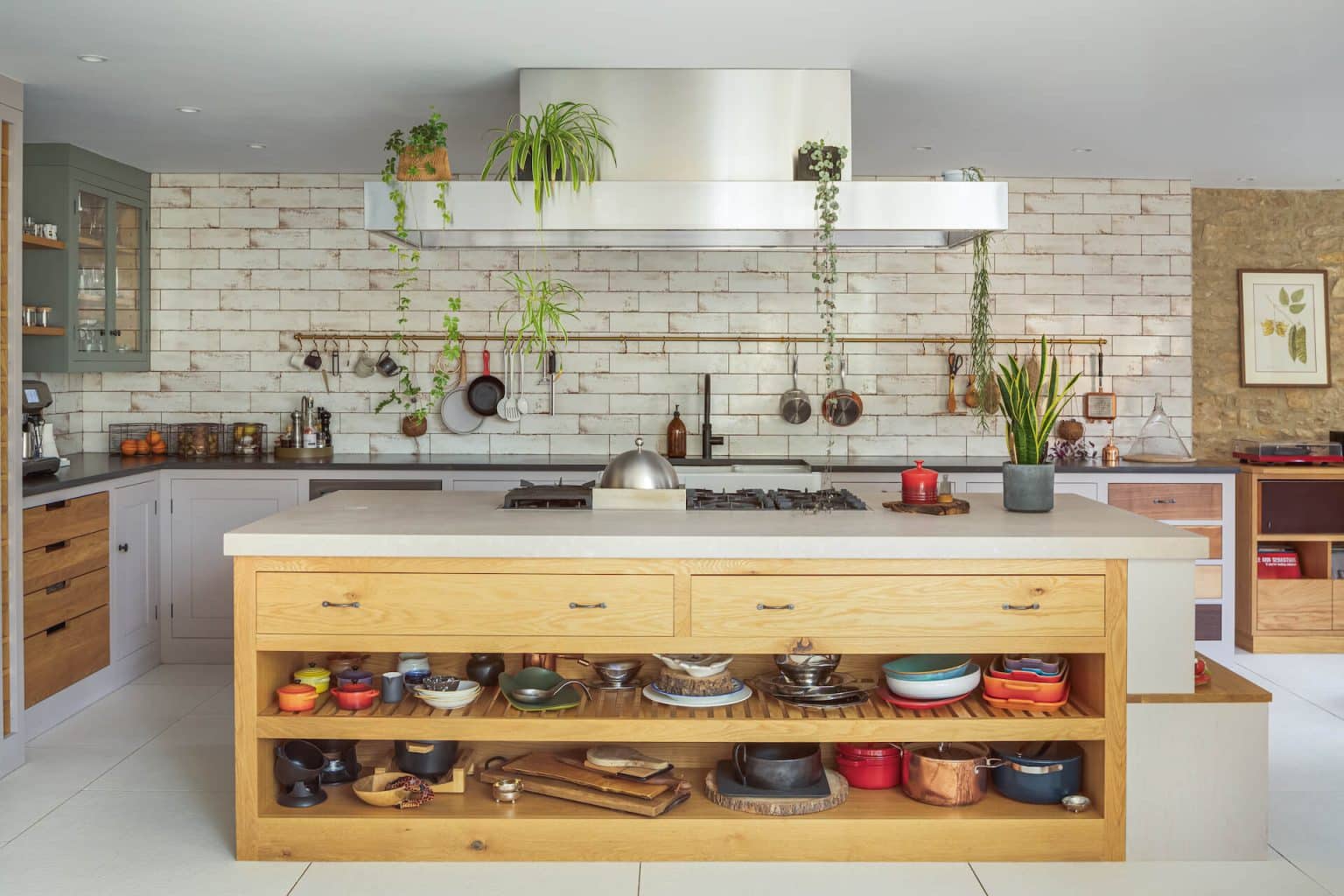 How To Choose A Kitchen Extractor Fan - Sustainable Kitchens